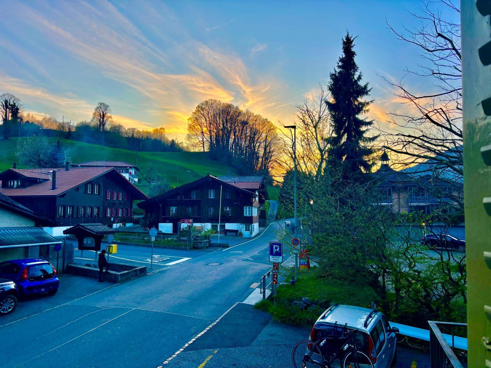 Au Bord Du Lac Darligen Bagian luar foto